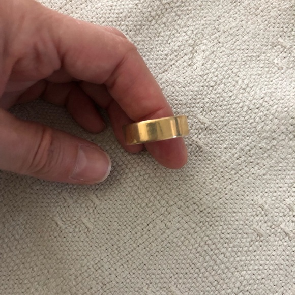 This is a men’s 14 karat yellow gold wedding band size 10. - Picture 5 of 7